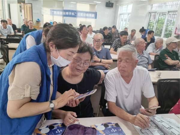 老有所學(xué) 老年人樂享智能生活2.jpg