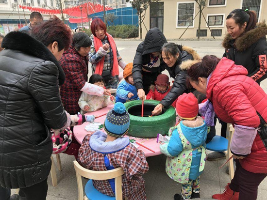 繪畫體驗(yàn)區(qū)，我們一起扮“靚”社區(qū).jpg