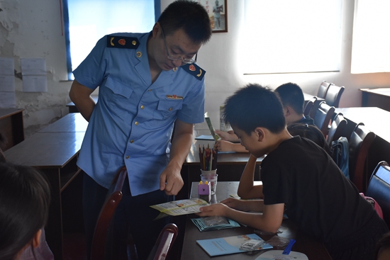 寧波市北侖春曉成校為假日學(xué)校學(xué)生開(kāi)展食品安全宣傳教育講座_副本.jpg