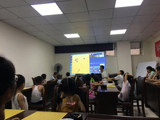 余老師講解圍棋技巧.jpg