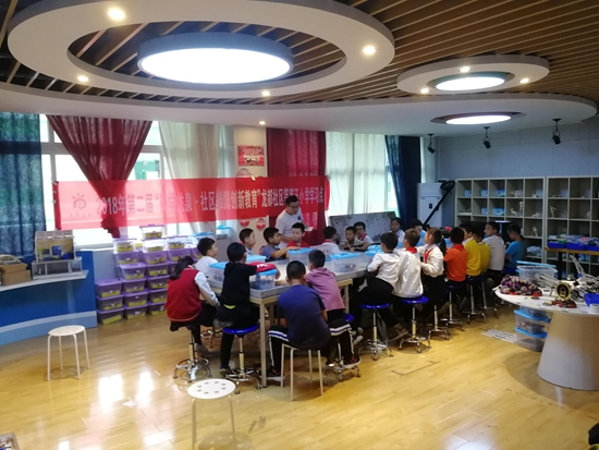 龍泉五小機器人課程現(xiàn)場_副本.jpg