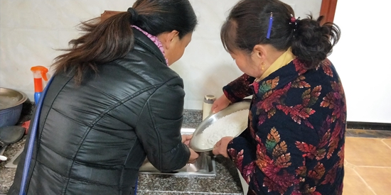 清洗糯米備用.jpg