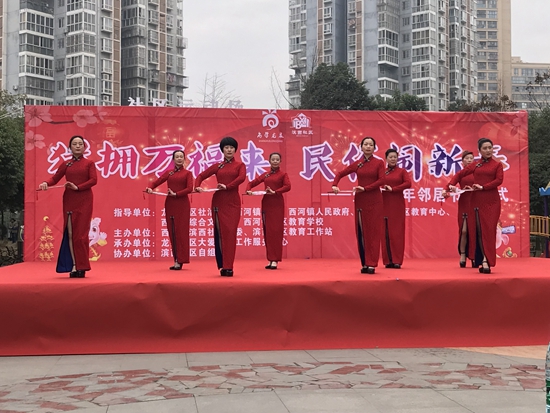 學(xué)習(xí)型團隊自編、自導(dǎo)、自演的時裝秀.jpg