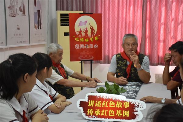 北侖區(qū)春曉三山村：“銀發(fā)”牽手“紅領(lǐng)巾” 生日會(huì)中憶青春.jpg