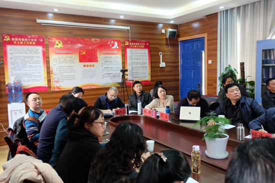 區(qū)社區(qū)教育中心作交流發(fā)言.jpg
