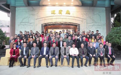 出席南海區(qū)慈善會(huì)三屆三次會(huì)員（代表）大會(huì)暨三屆三次理事會(huì)的人員合影留念.jpg