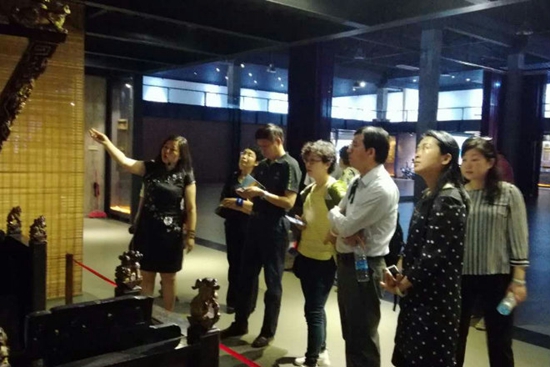 參觀中國古家具博物館.jpg