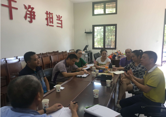 區(qū)社教中心副主任鐘南聰向茶店鎮(zhèn)領導介紹麗陽實踐經(jīng)驗.png