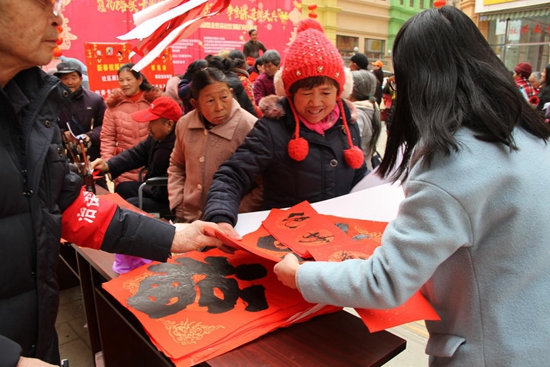 一副副飽含著真心祝福和喜氣的春聯(lián).jpg