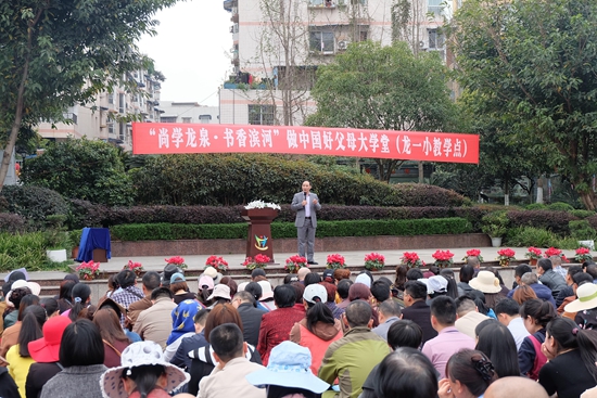 活動現(xiàn)場座無虛席.jpg
