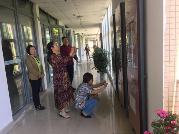考察龍泉街道崇德社區(qū)教育工作站1.jpg