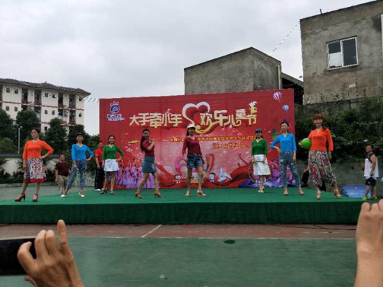 老年大學(xué)學(xué)習(xí)團(tuán)隊帶來的時裝秀.jpg