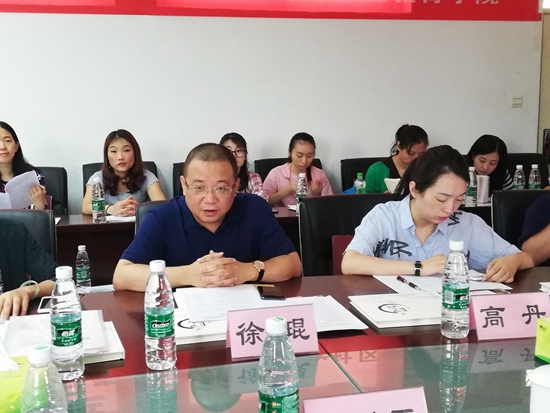 青羊區(qū)教育局黨組成員、副局長徐琨致辭.jpg