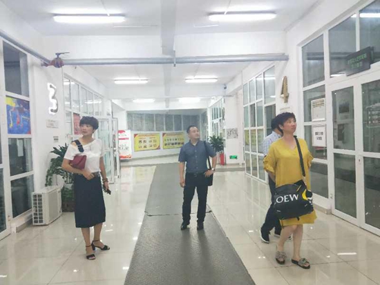 參觀考察龍泉驛區(qū)市民藝術(shù)學(xué)校.jpg