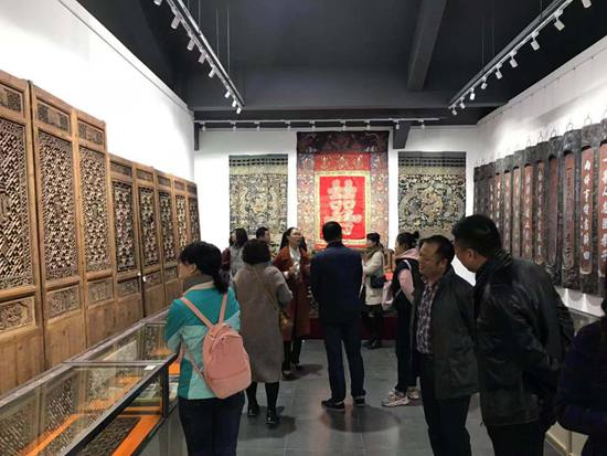 參觀考察游學(xué)基地——“泥邦陶瓷藝術(shù)”博物館.jpg