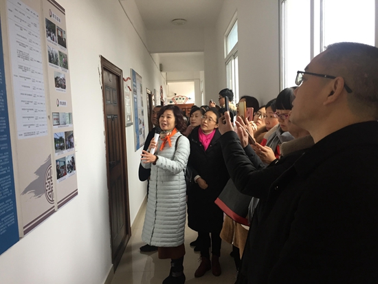 實(shí)地考察龍泉驛區(qū)學(xué)習(xí)型長(zhǎng)松村建設(shè)示范點(diǎn).jpg