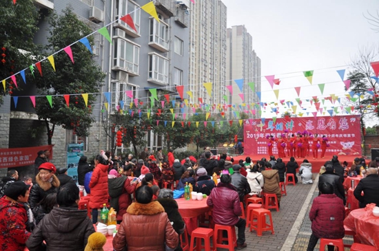 腰鼓隊拉開帷幕.jpg