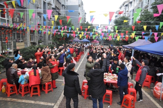 舉杯同慶.jpg