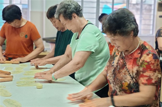 巧手做糕點(diǎn) 重溫老味道 (1).jpg