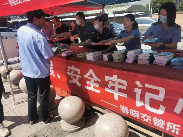 1625392874475306.png 北侖區(qū)春曉街道開展交通安全宣傳咨詢?nèi)栈顒?png