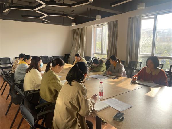 北侖區(qū)春曉成校“紅色講師團”成員為青年黨員說黨課.jpg