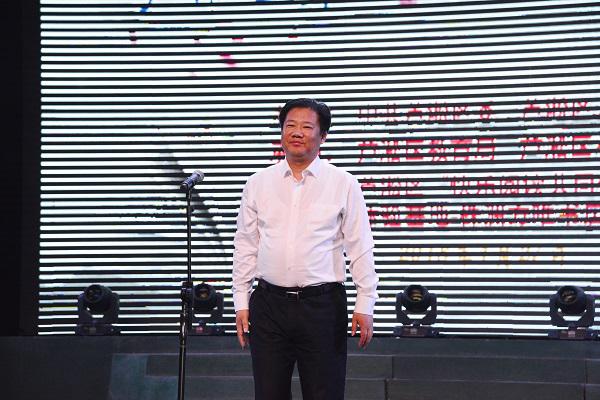 株洲市蘆淞區(qū)區(qū)委副書記蔣峰宣布活動開幕.jpg