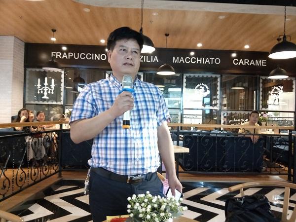 蘆淞區(qū)社區(qū)學(xué)院主任楊立新提出讀書建議.jpg