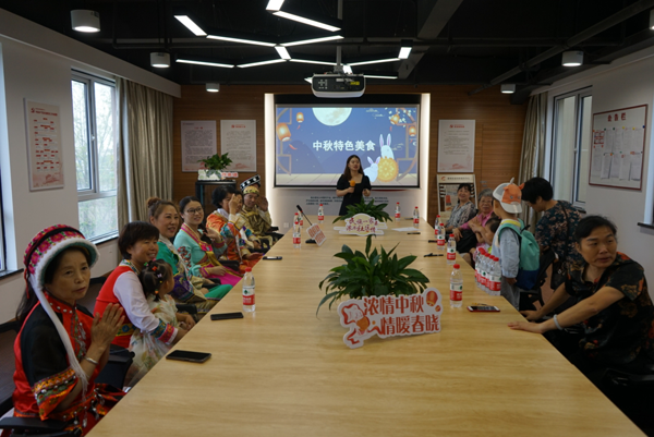北侖區(qū)春曉街道明月湖社區(qū)：這樣的中秋溫暖又同心.png