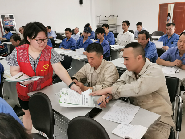 北侖區(qū)春曉街道春曉湖工業(yè)社區(qū)：文明有你，在午間課堂里發(fā)出文明之聲.jpg