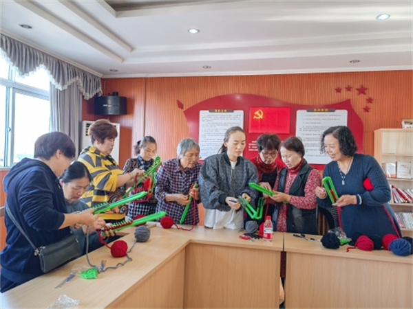 小小圍巾賦予形  有你有愛暖于心.jpg