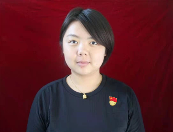 1.新密市金鳳路小學黨員志愿者錢金金老師.jpg