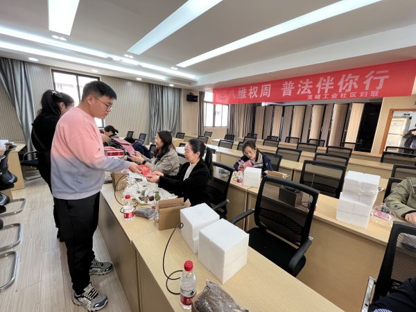 “三八維權(quán)周，普法伴你行”婦女節(jié)普法主題宣傳活動 (1).jpg