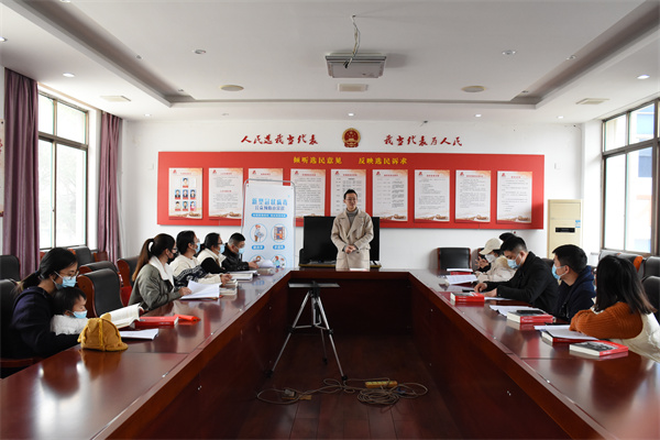 北侖區(qū)春曉成校助力三山村開展身邊人講身邊事主題宣講活動(dòng).jpg