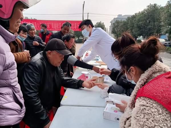 與“老”朋友攜手共享碶上·紅領(lǐng)集市，新時(shí)代文明實(shí)踐向未來(lái) (4).jpg