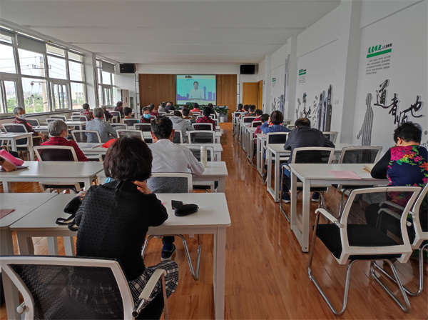 電大學(xué)習(xí)+反詐宣傳兩不誤 “銀發(fā)族”收獲滿滿 (4).jpg