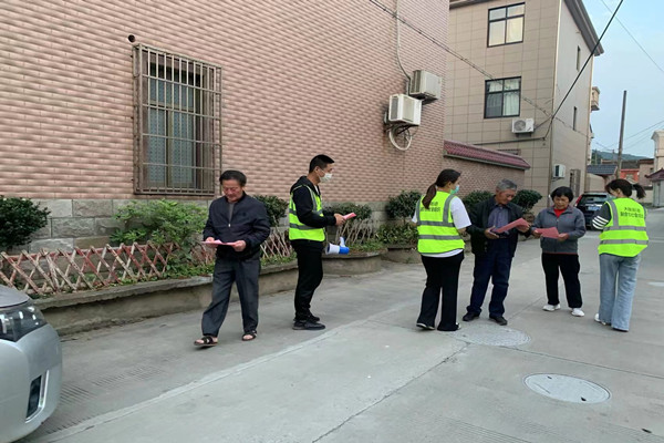 平安巡邏護安寧__反詐宣傳兩不誤 (1).jpg