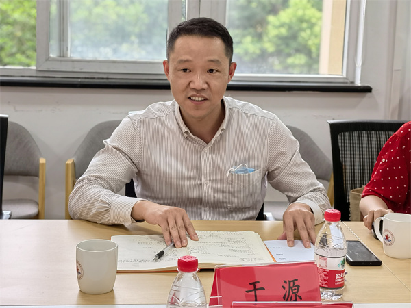 市發(fā)改委領(lǐng)導(dǎo)一行蒞臨學(xué)苑社區(qū)調(diào)研公共服務(wù)體系建設(shè)情況 (2).jpg