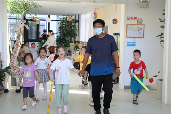 北侖區(qū)春曉：春曉幼兒園假期托班期間開展防拐騙安全演練.jpg