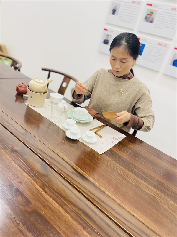 戚家山成校完成金藍領項目（企業(yè)員工素養(yǎng)提升）之茶藝技能系列培訓-3.JPG