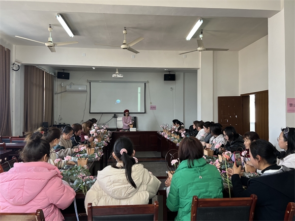 虞老師示范教學(xué).jpg