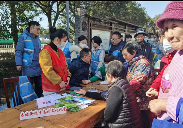 北侖區(qū)春曉：健康伴前行，義診暖人心.jpg
