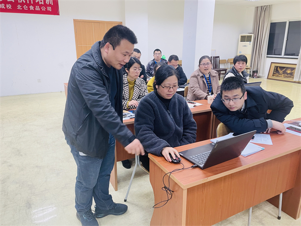 送教進企-戚家山成校開展金藍領項目企業(yè)管理人員辦公軟件培訓-2.JPG