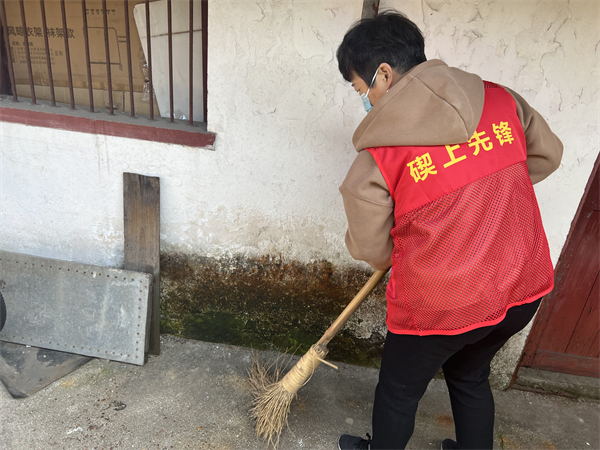 銀發(fā)傳承雷鋒精神,志愿服務(wù)綻放光彩 (1).jpg