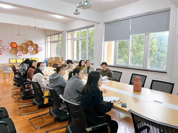 北侖區(qū)社區(qū)教育學(xué)院調(diào)研指導(dǎo)市級(jí)重點(diǎn)培育項(xiàng)目結(jié)題工作 (2).JPG