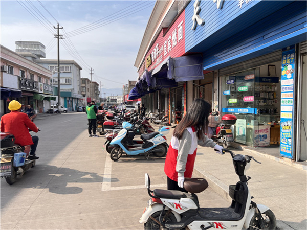 志愿者助力文明城市創(chuàng)建2.jpg