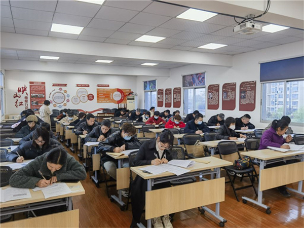 成人高中考試01.jpg