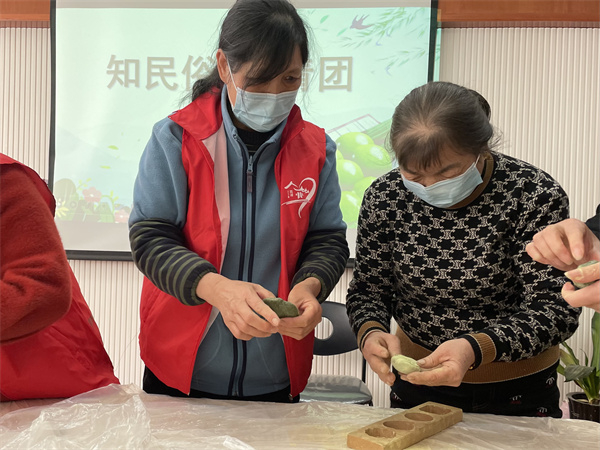 知民俗  制作青團(tuán).jpg