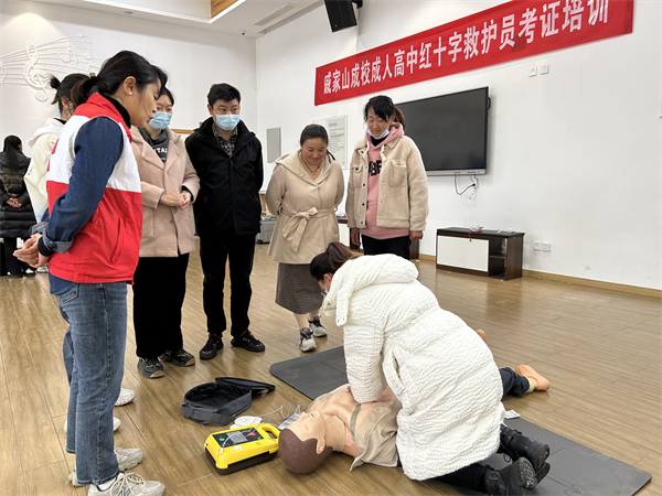 戚家山成校開展紅十字救護(hù)員考證培訓(xùn)-2.JPG