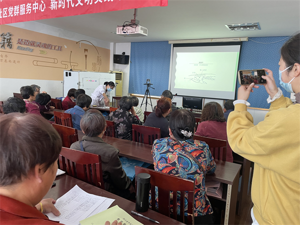 戚家山成校：中醫(yī)養(yǎng)生進(jìn)社區(qū)，“助”老健康托幸福-1.JPG