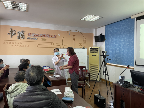 戚家山成校：中醫(yī)養(yǎng)生進(jìn)社區(qū)，“助”老健康托幸福-2.JPG